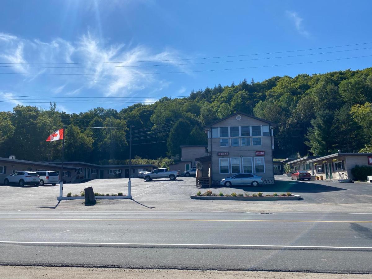 Silver Maple Motel Халибертон Экстерьер фото